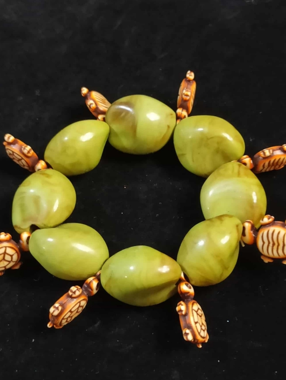 Vintage 70s Lucite Bead Stretch Bracelet Carved Turtle Charm Olive Green Bold